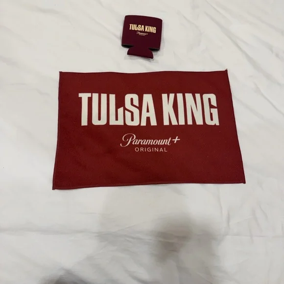 Tulsa King Red Accessory Set - Picture 1 of 2